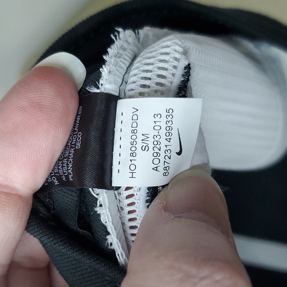 Nwot Nike mesh back fitted cap - Picture 7 of 7